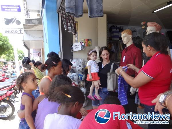 Consumidores aproveitaram o saldão de Natal na loja Lar Paraty.(Imagem:FlorianoNews)