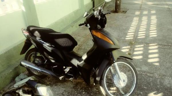 Motocicleta tomada de assalto é recuperada pela PM.(Imagem:FlorianoNews)