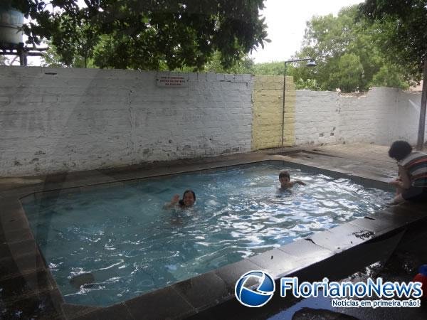 Professores da rede particular de Floriano ganham um dia de lazer.(Imagem:FlorianoNews)