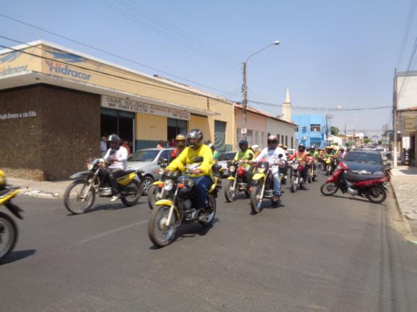 Mototaxistas fazem manifestação no centro de Floriano, após assassinato de colega (Imagem:FlorianoNews)