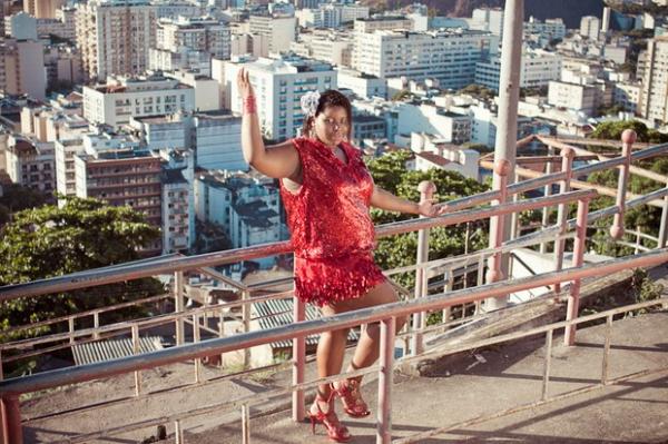 Vânia Flor subiu o Morro do Salgueiro para uma sessão de fotos com o EGO.(Imagem:Jessica Monstans / EGO)