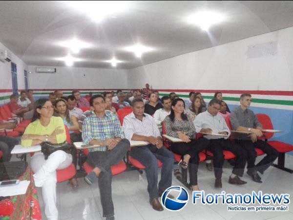 Encontro da Associação dos Municípios do Médio Sertão Maranhense debate resíduos sólidos.(Imagem:FlorianoNews)