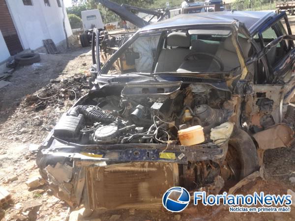 Veículo totalmente destruído(Imagem:FlorianoNews)