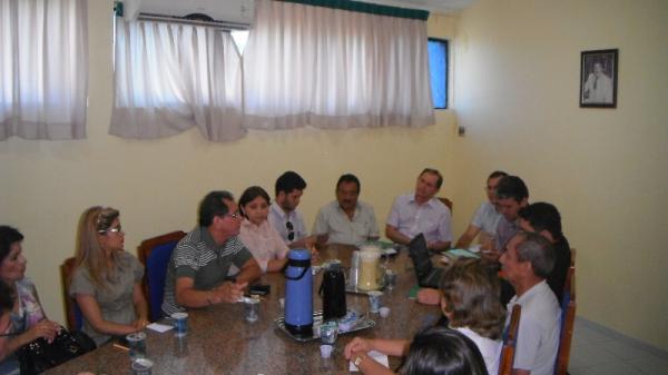 Parlamentares e educadores se reuniram para discutir Pacto pela Educação de Floriano.(Imagem:FlorianoNews)