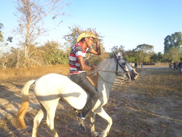 Festa dos vaqueiros é comemorada com corrida de cavalos localidade Manga.(Imagem:FlorianoNews)
