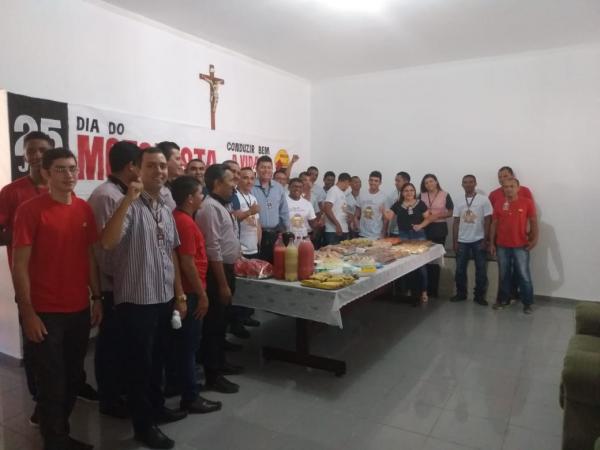  Dia do motorista é celebrado com homenagens e café da manhã no Armazém Paraíba.(Imagem:FlorianoNews)