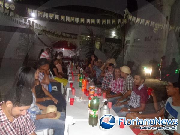 Colaboradores da Cajueiro Motos participam arraiá junino em Floriano.(Imagem:FlorianoNews)
