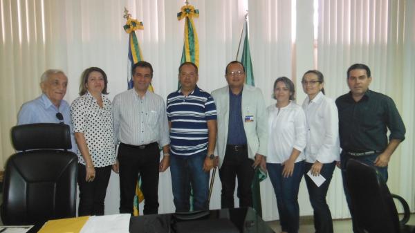 Prefeito Gilberto Júnior se reuniu com representantes da Caixa Econômica para discutir habitação popular.(Imagem:FlorianoNews)
