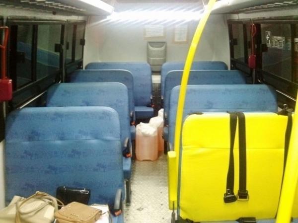 Ônibus escolar é flagrado transportando combustível.(Imagem:Polícia Rodoviária Federal/Divulgação)