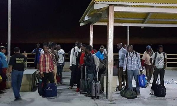 Barco com imigrantes à deriva é resgatado na costa do Maranhão.(Imagem:Divulgação/Governo do Maranhão)