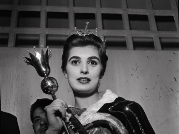 Coroação de Adalgisa Colombo em 1958 como Miss Brasil.(Imagem:Arquivo O Globo)