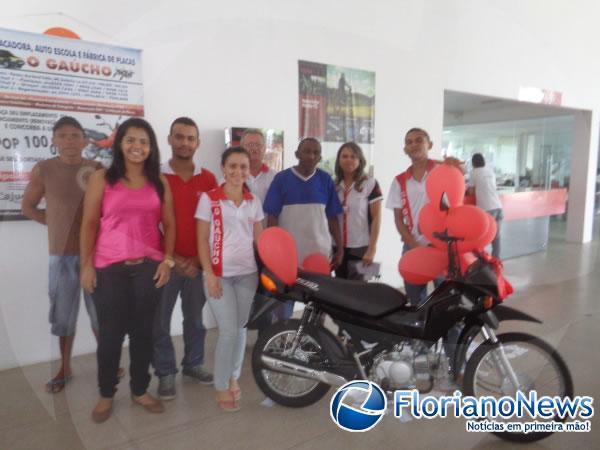 Emplacadora O Gaúcho realiza sorteio de motocicleta Honda.(Imagem:FlorianoNews)