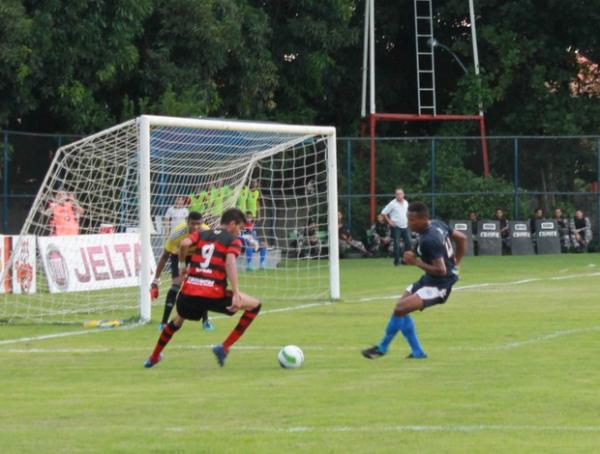 Vice-artilheiro do Flamengo-PI, Augusto marcou 5 dos 22 gols da Raposa no Campeonato Piauiense 2013.(Imagem:Náyra Macêdo/GLOBOESPORTE.COM)