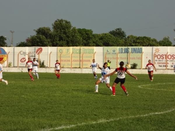 Seleção Florianense de Futebol Feminino vence Seleção de Paulistana.(Imagem:FlorianoNews)
