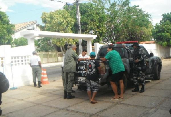 Força Tática prendeu dois homens acusados de caça predatória.(Imagem:FlorianoNews)