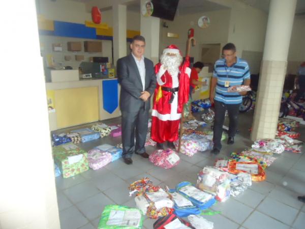 Mais de 400 crianças beneficiadas pela campanha Papai Noel dos Correios.(Imagem:FlorianoNews)