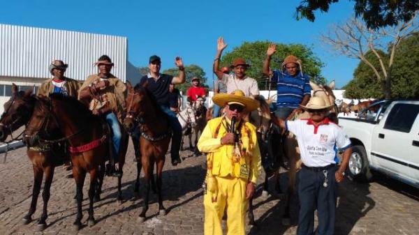 Vaqueiros participam de tradicional cavalgada nos festejos de São Pedro de Alcântara.(Imagem:FlorianoNews)