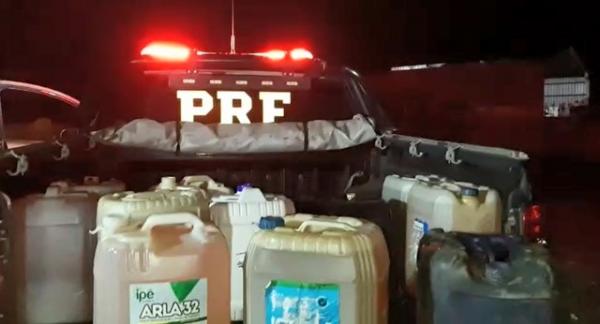 A PRF apreendeu mais de 400 litros de combustível com a família, em Teresina.(Imagem:Divulgação/Polícia Civil)