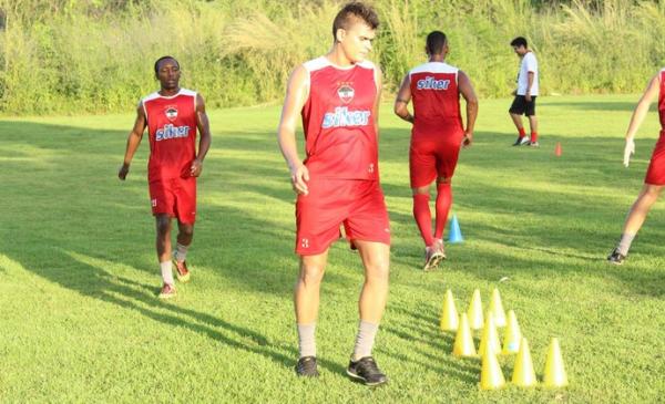 Amarildo volta aos treinos no River-PI e deve jogar contra o 4 de Julho.(Imagem:Marco Freitas)