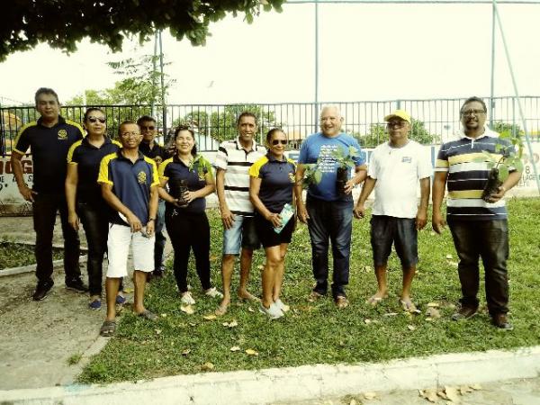 Rotary Clube realiza plantio de mudas de árvores na AABB de Floriano.(Imagem:FlorianoNews)