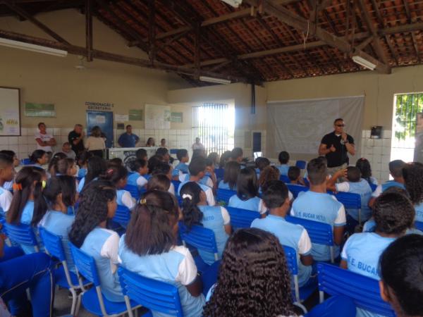 Unidade Escolar Fauzer Bucar recebe palestra sobre prevenção às drogas.(Imagem:FlorianoNews)