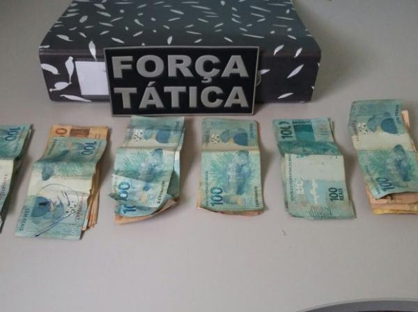 Jovem foi presa após agredir e roubar dinheiro de idosa em Paulistana.(Imagem:Divulgação/PM)