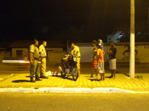 Acidente envolvendo motociclista e pedestre na Av. Dirceu Arcoverde.(Imagem:FlorianoNews)