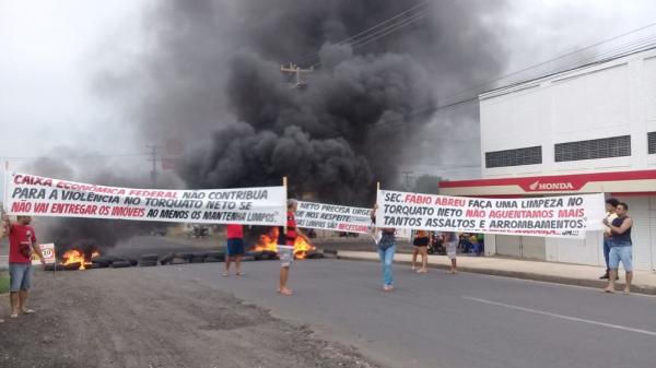 Moradores do Torquato Neto fazem protesto na BR-316 em Teresina(Imagem:Divulgação)
