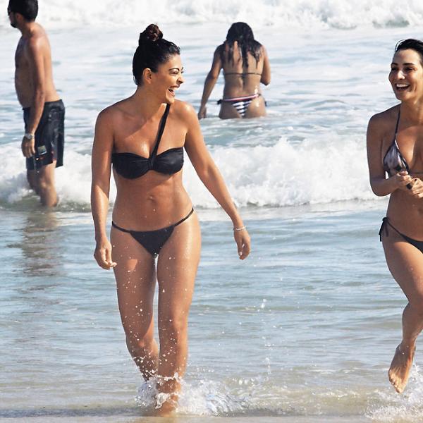 Juliana Paes exibe o corpão em praia carioca.(Imagem:Cláudio Andrade / Revista QUEM)