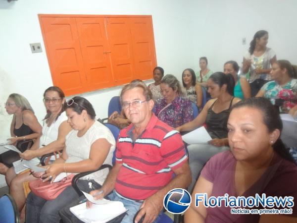 Secretaria Municipal de Educação realizou reunião sobre o encerramento do ano letivo de 2013.(Imagem:FlorianoNews)