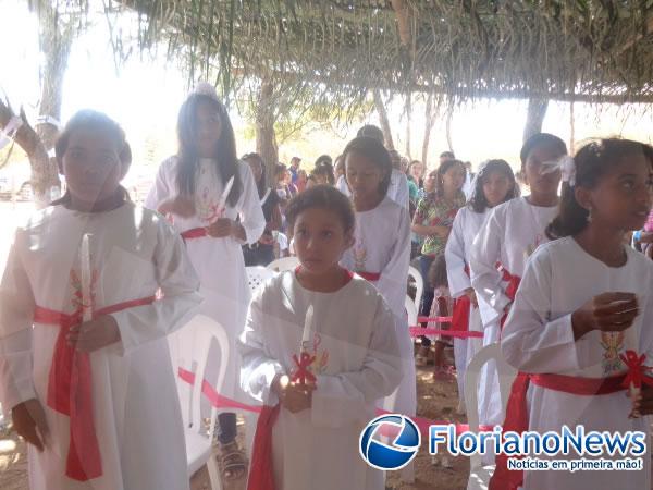 Adolescentes recebem o Sacramento do Crisma na localidade Sapé.(Imagem:FlorianoNews)