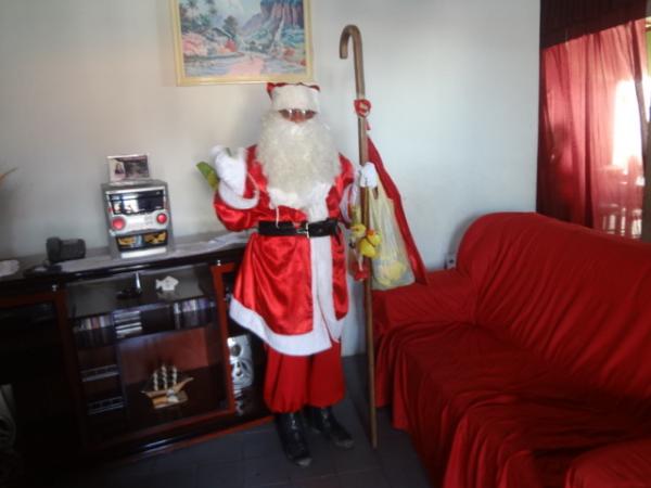 Papai Noel faz a alegria da criançada em Floriano.(Imagem:FlorianoNews)