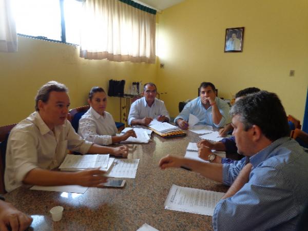 Reunião das comissões discute matérias propostas pelos vereadores.(Imagem:FlorianoNews)