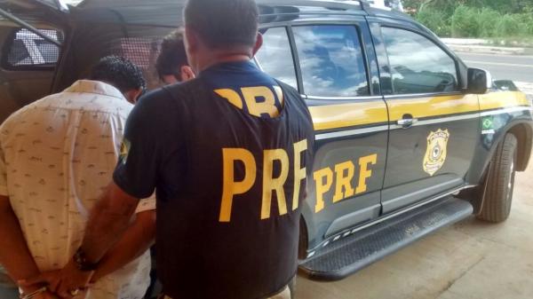 Suspeitos presos por estelionato em Floriano.(Imagem:Divulgação/PRF)