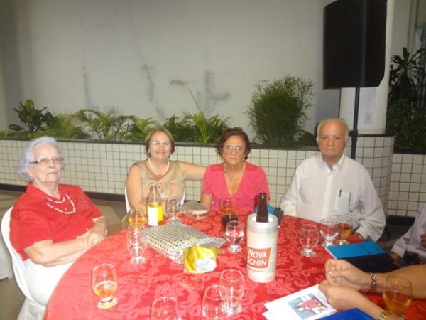 Jantar e lançamento de livro celebraram 80 anos de D. Augusto Rocha em Floriano.(Imagem:FlorianoNews)