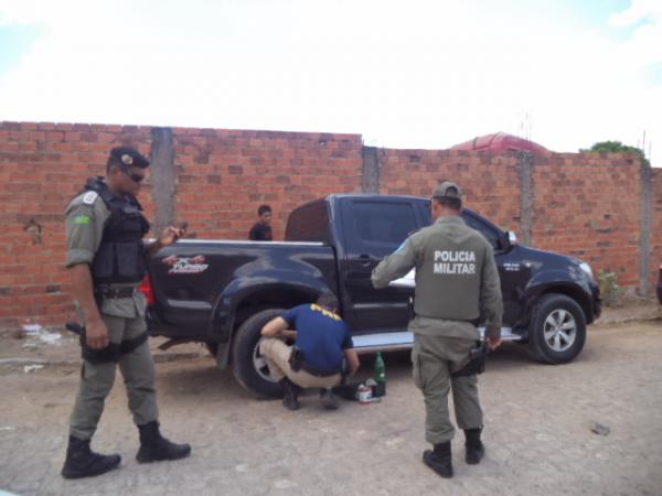 Polícia encontra veículo abandonado no bairro Sambaíba, em Floriano.(Imagem:FlorianoNews)