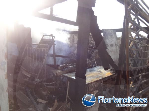 Incêndio atinge parte do Hospital Regional Tibério Nunes em Floriano.(Imagem:FlorianoNews)