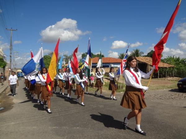 Colégio Industrial comemora o 43° aniversário com desfile cívico.(Imagem:FlorianoNews)