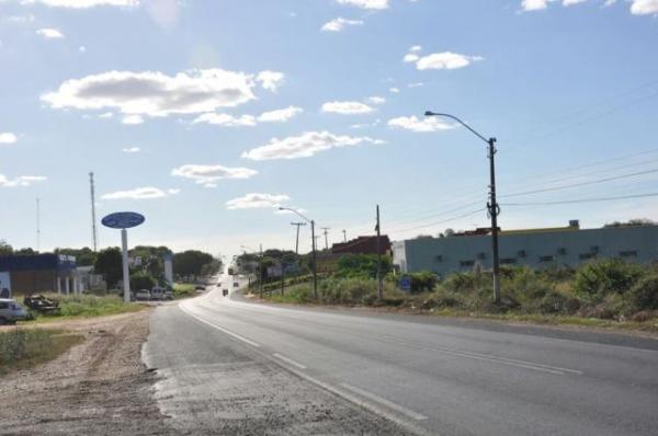 Equipes da Secretaria de Infraestrutura avançam nos trabalhos de limpeza em Floriano.(Imagem:SECOM)