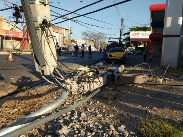 Acidente deixa uma pessoa gravemente ferida na Av. Miguel Rosa.(Imagem:Fernando Brito/G1)