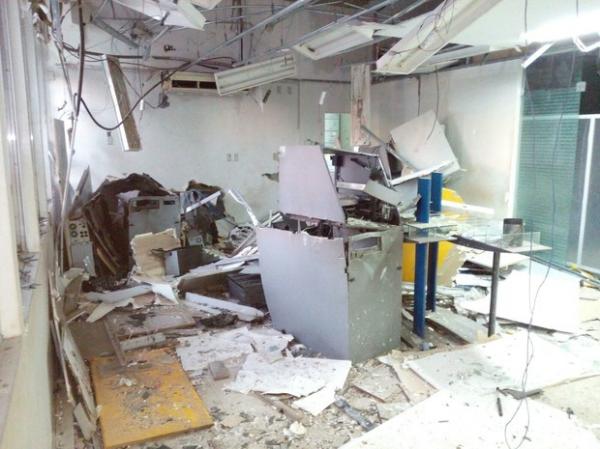 Quadrilha utilizou explosivos para destruir banco em Gilbués.(Imagem:Divulgação/PM)