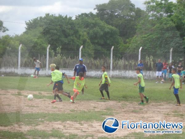 Escolinha do Jó promoveu domingo esportivo em Nazaré do Piauí.(Imagem:FlorianoNews)