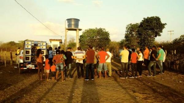 Comunidade Lameiro é contemplada com sistema de abastecimento de água.(Imagem:FlorianoNews)