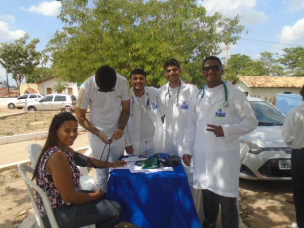 Acadêmicos de Fisioterapia realizam ação social em bairro de Floriano. (Imagem:FlorianoNews)