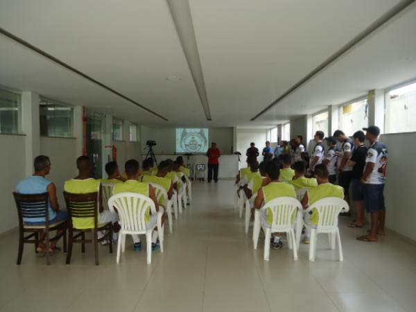 Atletas do Cori-Sabbá participam de reunião com torcida organizada.(Imagem:FlorianoNews)