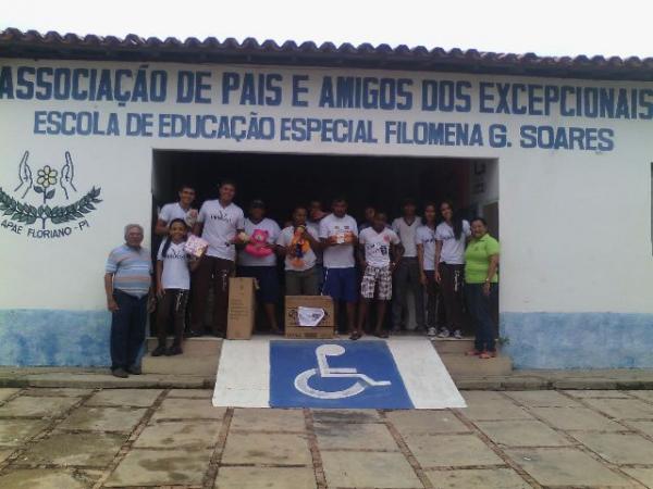 Escola Pequeno Príncipe realizou entrega de doações à APAE de Floriano.(Imagem:EPP)