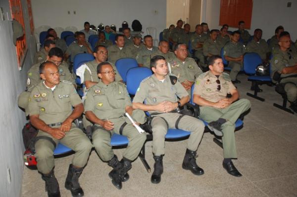 Superintendente apresenta pesquisa sobre o trânsito de Floriano.(Imagem:Waldemir Miranda)