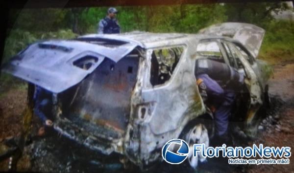Veículo incendiado pelos bandidos.(Imagem:FlorianoNews)