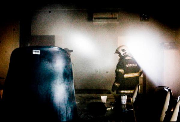 Incêndio atinge vice-governadoria e assusta funcionários. (Imagem:Roberta Aline)