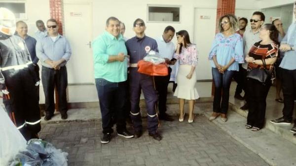 Saúde entrega fardamentos aos profissionais do SAMU de Floriano.(Imagem:FlorianoNews)